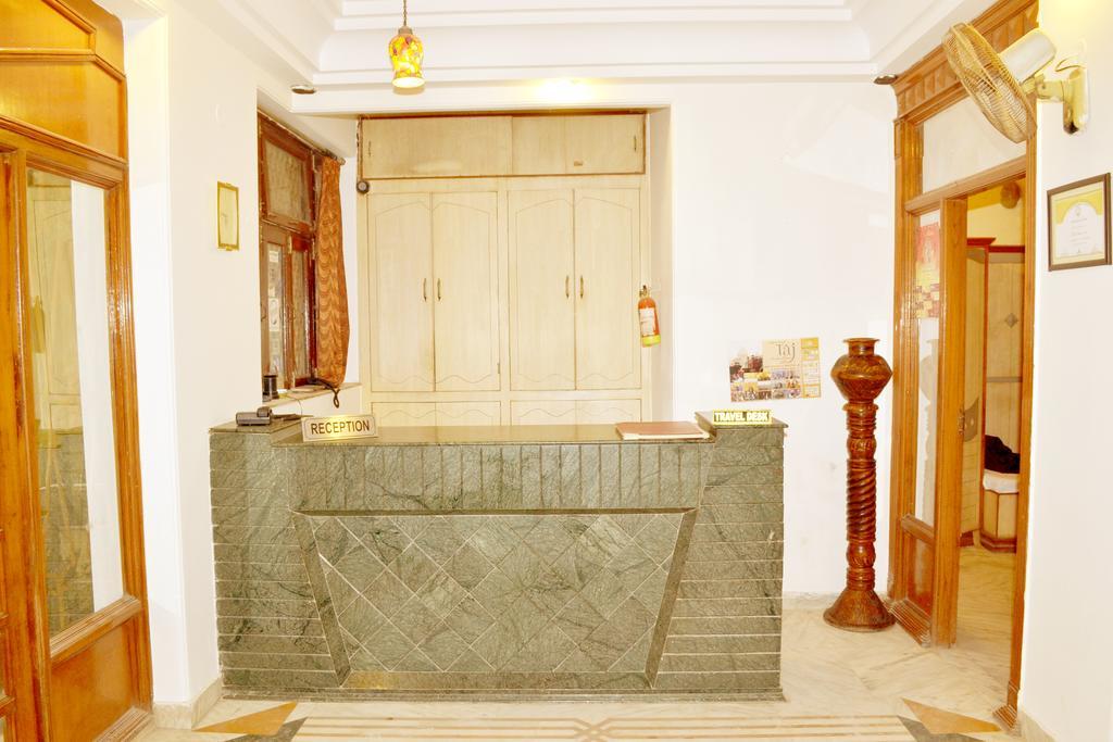 होटल Sheela, 100m From Taj Mahal 2*