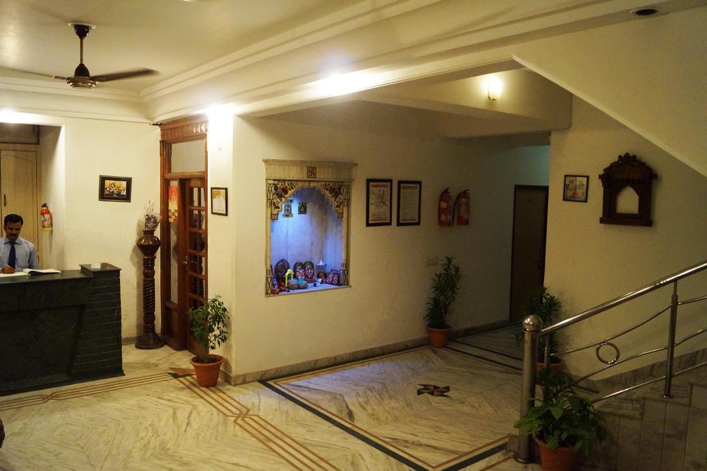 Sheela, 100m From Taj Mahal होटल 2*