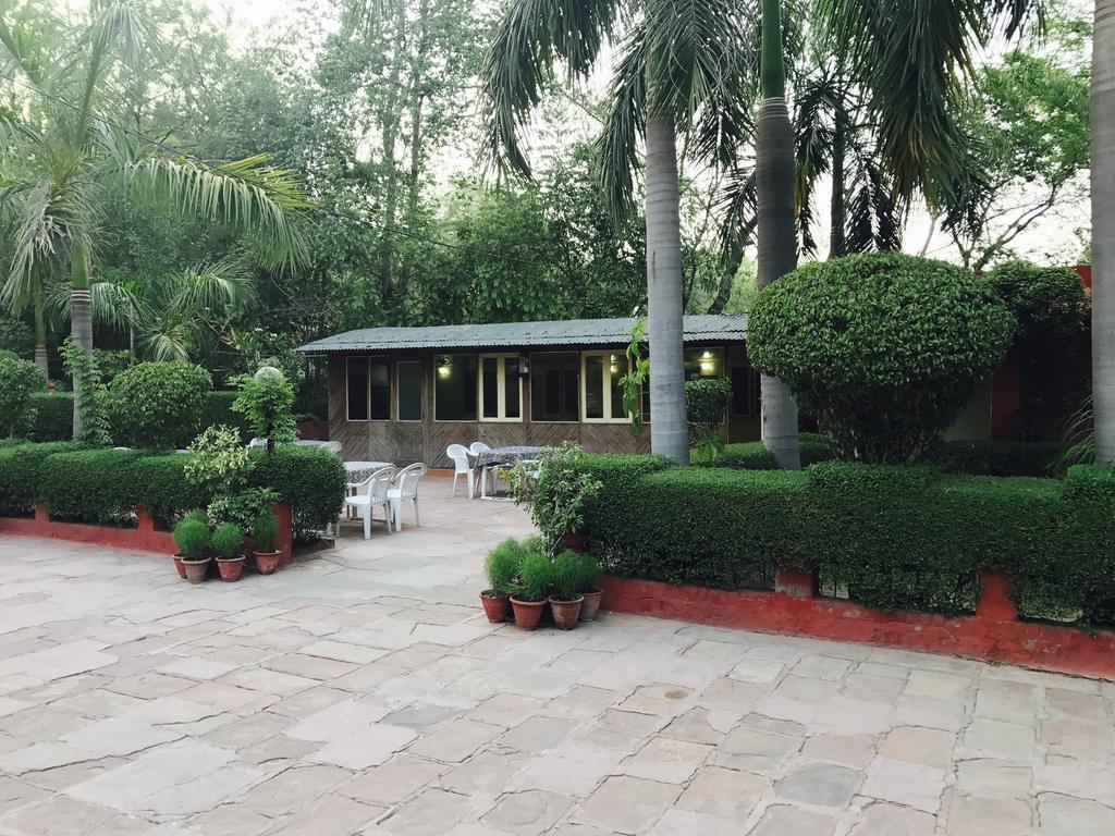 Sheela, 100m From Taj Mahal