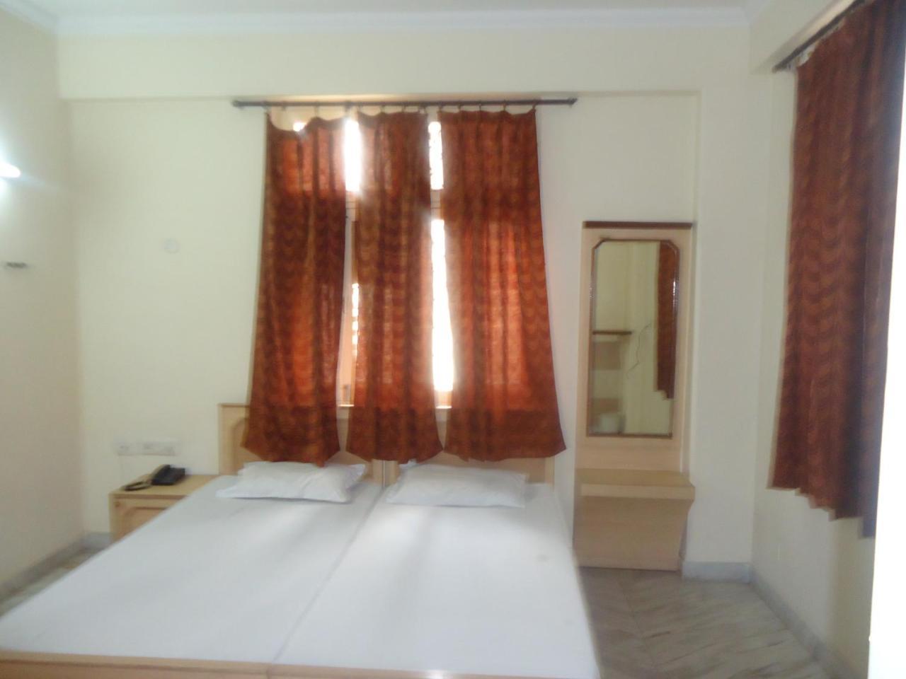 Sheela, 100m From Taj Mahal Agra (Uttar Pradesh)