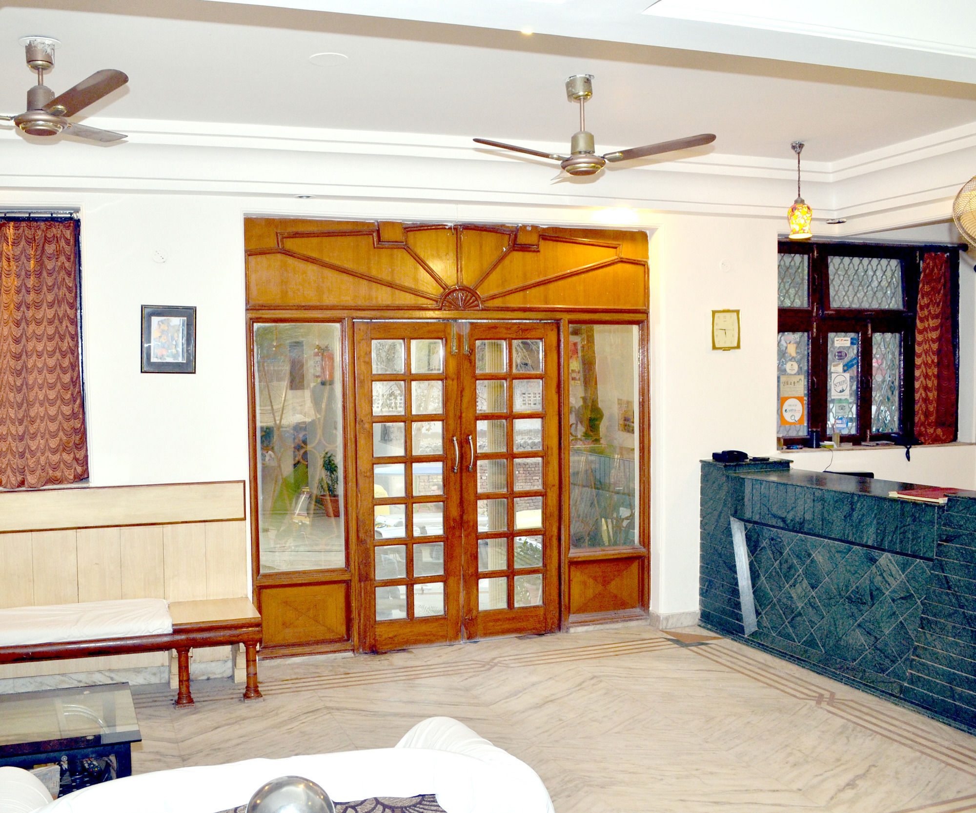 होटल Sheela, 100m From Taj Mahal Agra (Uttar Pradesh)